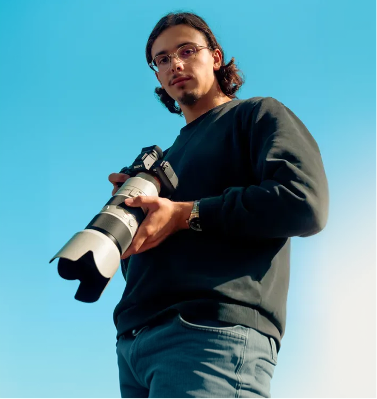 Tom Henner avec un appareil photo