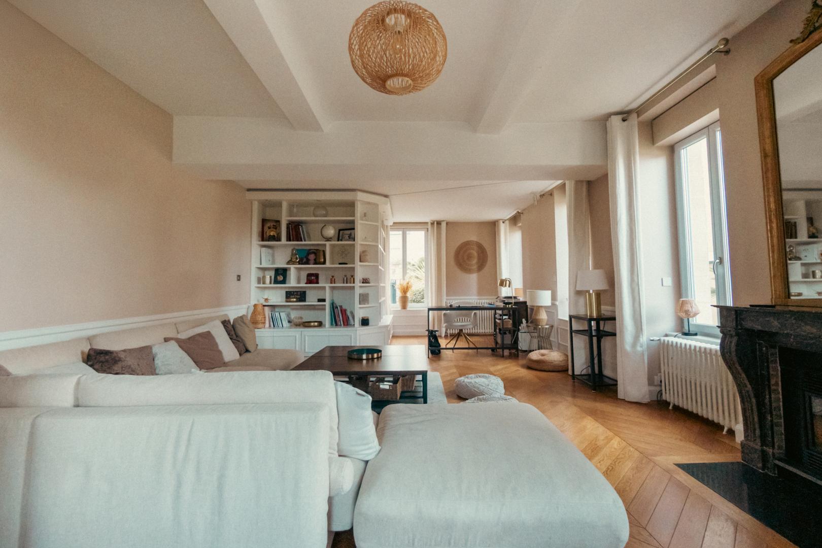 Bien immobilier filmé en format vertical pour le reel Caen et Mer Immo
