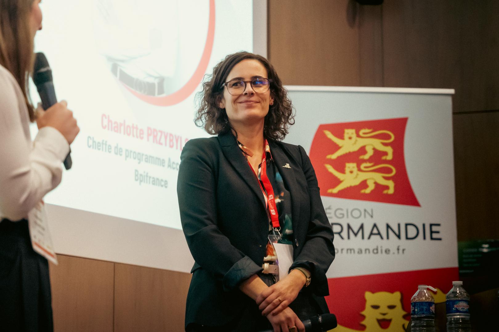 Scène professionnelle photographiée pour le projet Bpifrance